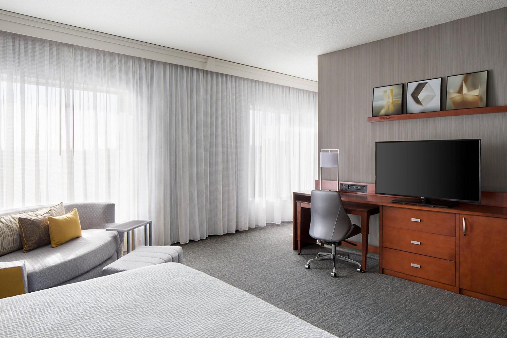 Courtyard Grand Rapids Downtown Hotel Exterior photo