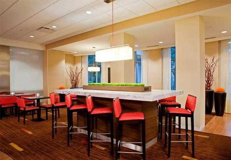 Courtyard Grand Rapids Downtown Hotel Restaurant photo