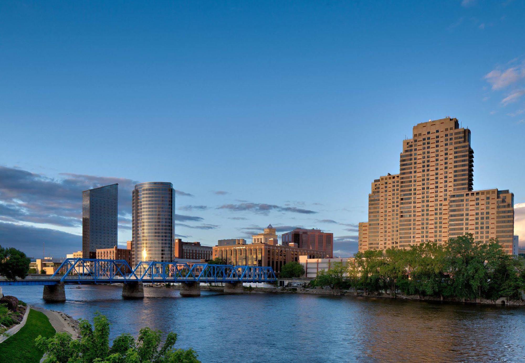 Courtyard Grand Rapids Downtown Hotel Exterior photo